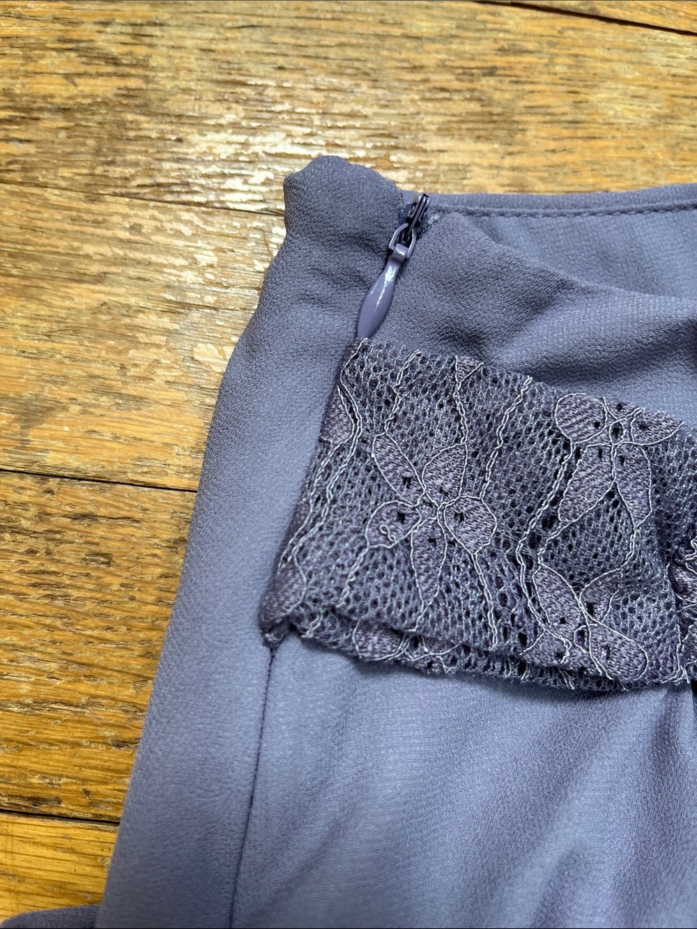 ROMWE Asymmetrical Layered Lace-Trim Skirt in Gray - Picture 4 of 6